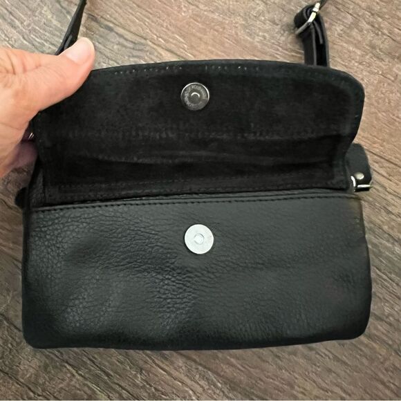 Ameri Leather Crossbody Small Purse Black
Detachable/Adjustable Strap - Picture 8 of 16